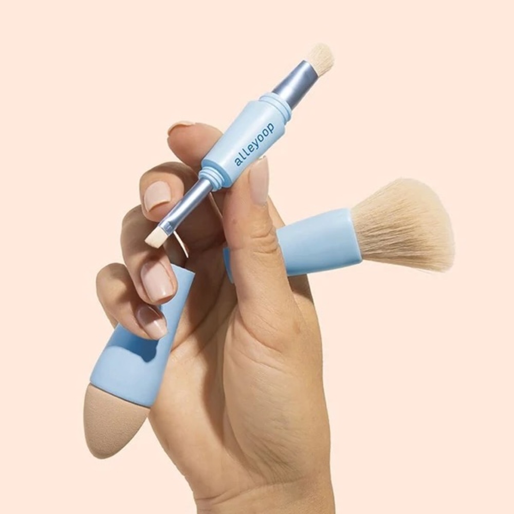 ✨BNIB Alleyoop multi-tasked 4-1 Makeup Brush✨